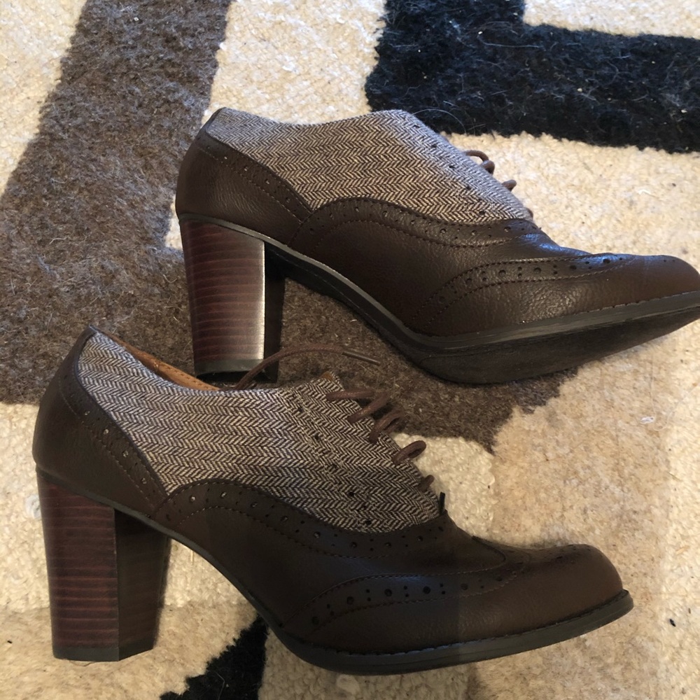 Heeled booties